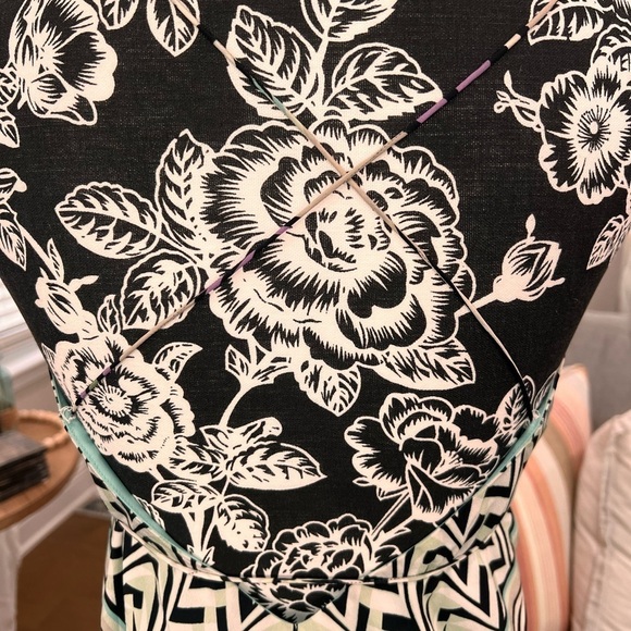 Nicole Miller 100% silk BoHo abstract, spaghetti strap dress size 6 - Picture 5 of 9